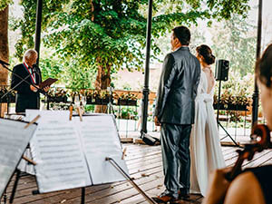 Jak vybrat hudbu ke svatebnímu obřadu - článek z blogu Aleny Kašparové